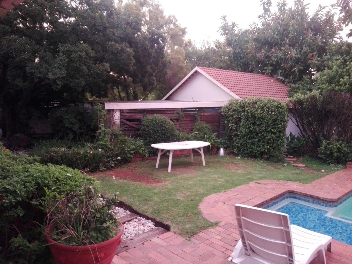 Fourways Guest Lodge Johannesburg Exterior foto