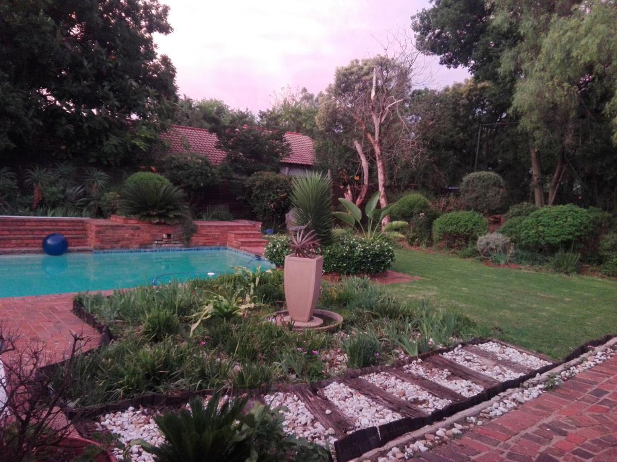 Fourways Guest Lodge Johannesburg Exterior foto